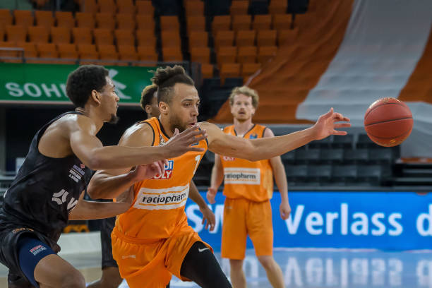 新疆男篮投 新疆男篮投