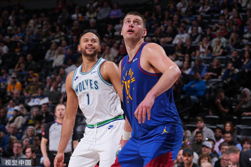 他始终鼓励 他始终鼓励